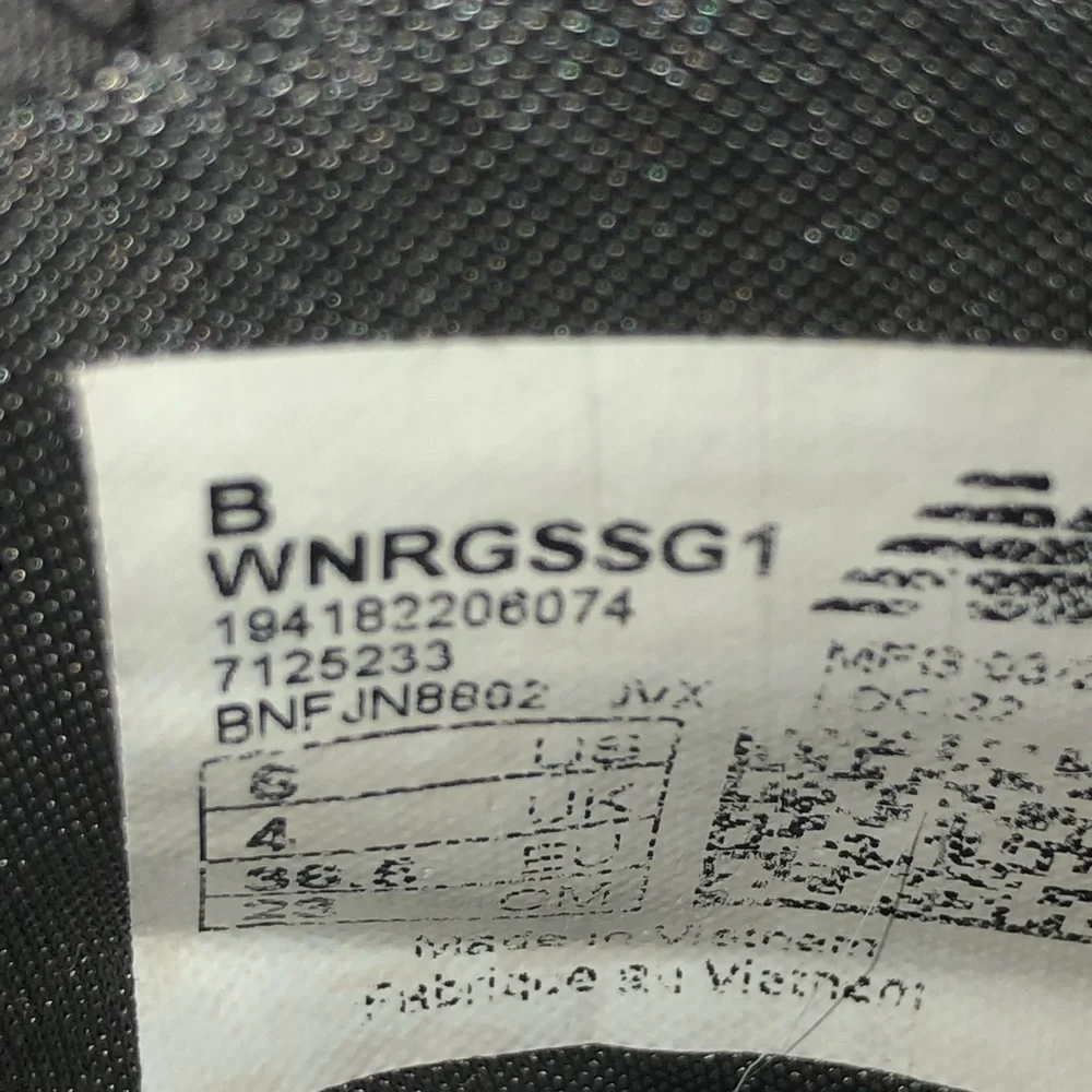 New Balance shoes - Picture 3 of 4